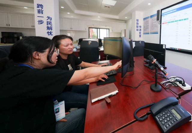 减负增效添干劲 实干担当谱新篇——2025年以习近平同志为核心的党中央整治形式主义为基层减负综述